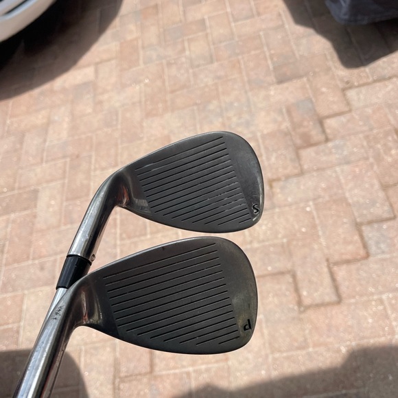 Wilson system 1200 pitching and sand wedge 
Set in right hand - Picture 2 of 5